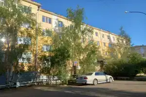 Uyutnaya 1-k dlya komandirovannyh v tsentre vozle ploshchadi Lenina Apartments, Mirnyj