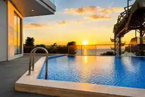~ Panoramnyy apartament "Sapphire" na 2-h * Basseyn * More i gory ~, Makhinjauri