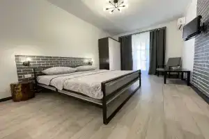 White Loft Apartments, Agudzera