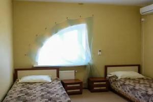 Dvuhmestnyy nomer s 2 otdelnymi krovatyami standart Apartments, Astrakhan