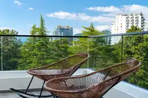 ~ Premium studiya "Kumo Stay" dlya 3-h * Basseyn ~ Apartments, Makhinjauri