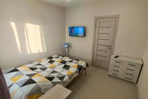 Dvuhmestnyy nomer s 1 krovatyu standart s vidom na more Apartments, Lazarevskoye