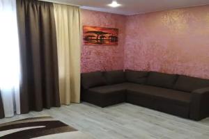 Chetyryohmestnyy nomer Lyuks Apartments, Yalutorovsk