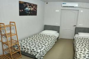 Semeynyy format otelya, s basseynom, detskoy ploshchadkoy i parkovkoy), Candripsh