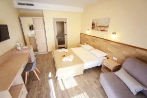 Dvuhmestnyy nomer s 1 krovatyu standart Apartments, Berdyansk