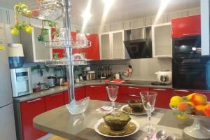 Shikarno-uyutnaya na glavnom prospekte goroda Apartments, Dzerzhinsk