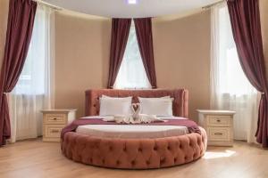 Dvuhmestnyy nomer s 1 krovatyu lyuks Apartments, Drozdovo