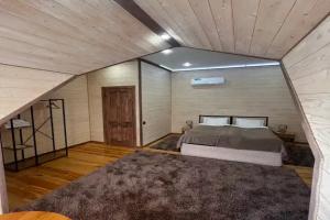 Dvuhmestnyy nomer s 1 krovatyu standart s vidom na gory Apartments, Dilijan
