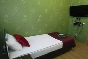 Lyuks s odnospalnoy krovatyu, sanuzel v nomere Apartments, Aldan