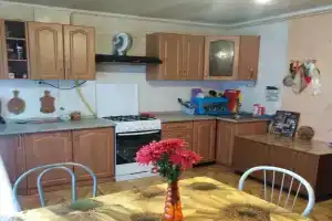Pyatikomnatnyy dom dlya bolshoy semi Apartments, Primorsko-Akhtarsk