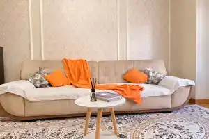 Bolshoy apartament s 2 sanuzlami i 3 konditsionerami, Almaty