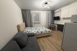 Uyutnaya studiya ryadom s metro Domodedovskaya Apartments, Misailova