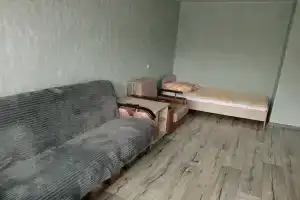 1-komnatnaya Apartments, Osa