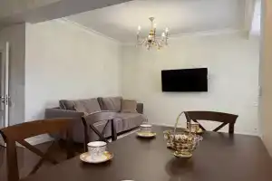 Uyutnaya dvuhkomnatnaya dlya komandirovki i semi Apartments, Makhachkala