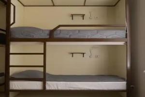 Mnogomestnyy muzhskoy nomer ekonom (dush/tualet obshchiy) Apartments, Makhachkala