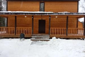 Tryohmestnyy nomer v dome s verandoy Apartments, Vyaznika