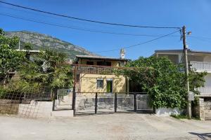 MonteBar1 chast doma s otdelnym vhodom Cottage