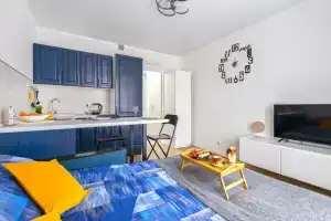 Evrostudiya Santorini u metro Salarevo Apartments, Kartmazovo