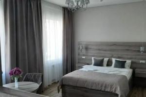 Dvuhmestnyy nomer s 1 krovatyu uluchshennyy semeynyy standart Apartments, Schekino