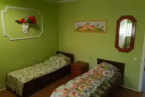 Tryohmestnyy nomer s odnospalnymi krovatyami Apartments, Shatura