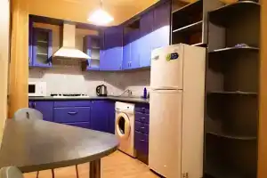 Uyutnaya studiya ploshchad Lenina. Voda 24/7 Apartments, Donetsk
