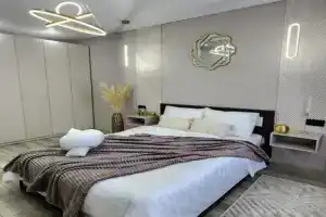 lyuks ryadom s parkom Druzhby Apartments