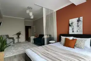 Prostornyy dvuhkomnatnyy apartament Terrakota, Almaty