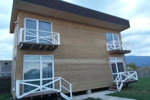 Semeynyy nomer 2-h urovnevyy Apartments, Alakhadzi