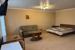 Uyutnaya na kurorte. Solevoe ozero, gryazi, zoopark, akvapark. Apartments, Berdyansk