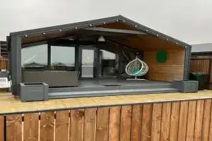 Dom u morya na pervoy beregovoy linii Cottage, Izbarbash