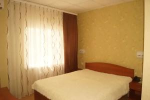 Dvuhmestnyy nomer s 1 krovatyu Komfort Apartments, Stary Oskol