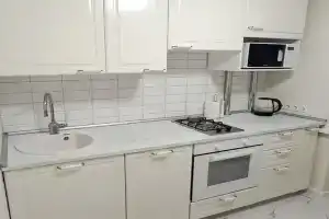 nedaleko ot tsentra so svezhim remontom i garantiey chistoty Apartments