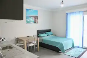 Uyutnaya studiya v komplekse s basseynom, ryadom plyazh Long Bich Apartments