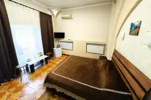 Dvuhmestnyy nomer s 1 krovatyu uluchshennyy Apartments, Labinsk
