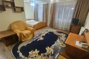 Semeynyy nomer Studiya Apartments, Mirnyj