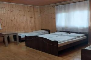 Chetyryohmestnyy nomer standart Apartments, Kinghi