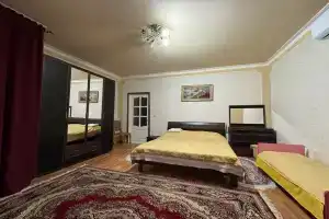 Kottedzh s basseynom Cottage, Izbarbash
