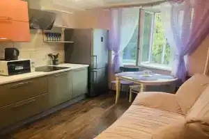 Teplaya s vidom na les Apartments, Lobnya