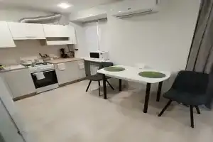 Uyutnaya studiya v samom tsentre goroda Apartments, Mariupol