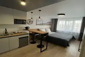 Dvuhmestnyy nomer s 1 krovatyu DOUDLE Apartments, Chizhevichi