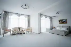 Dvuhmestnyy nomer s 1 krovatyu delyuks Apartments, Berdyansk