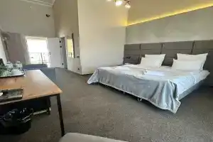 Dvuhmestnyy nomer s 1 krovatyu polulyuks (DBL/SGL) Apartments, Ramenskoe