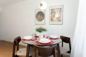 Stilnaya nedaleko ot zaliva s gostinichnym servisom, beskontaktno Apartments