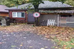 Uyutnyy kottedzh v lesu s baney Cottage, Yakhroma