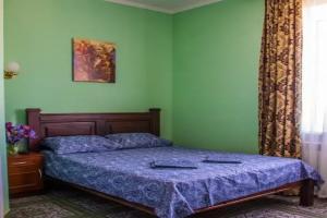 Chetyryohmestnyy nomer lyuks s vidom na more Apartments, Berdyansk