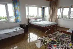 Chetyryohmestnyy nomer standart s vidom na more Apartments, Lazarevskoye