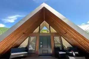 Dom v stile A-frame Cottage, Plastunka