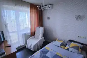 s massazhnym kreslom i akvariumom Apartments, Troitsk