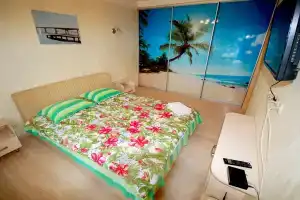 v tsentre na naberezhnoy s kruglosutochnoy vodoy 24/7 Apartments, Donetsk