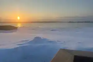 Kottedzh "Grey Villa" na beregu vodoema s potryasayushchimi vidami, Chelyabinsk